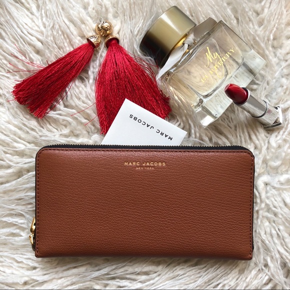 Marc Jacobs Handbags - Marc Jacobs Perry Leather Continental Zip Wallet